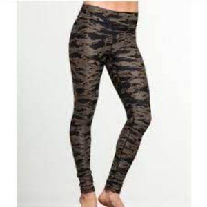 The Upside Camo High Rise Performance Full Length Leggings Size 6 Inseam 32"